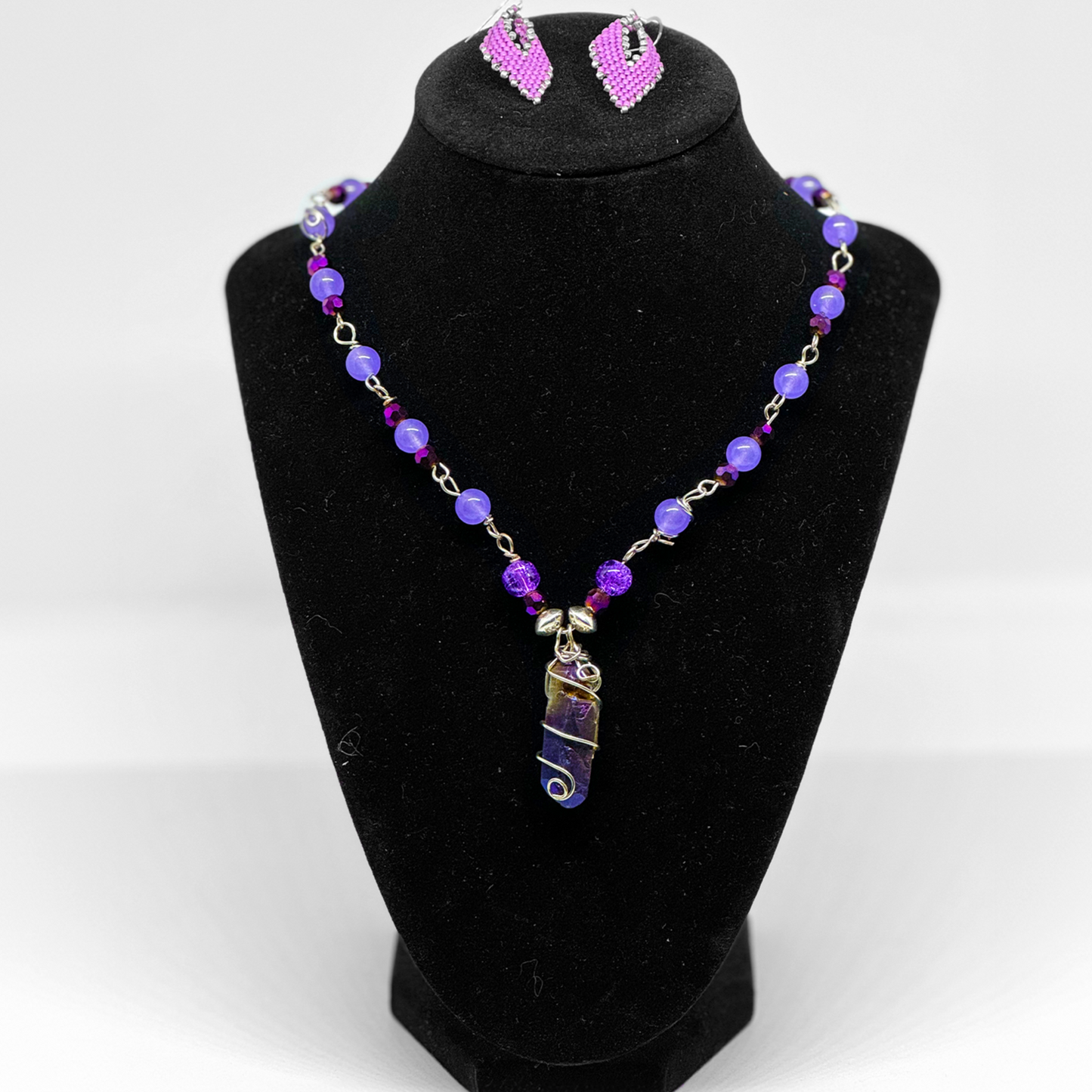 PURPLE NECKLACE AND BEADED EARRINGS