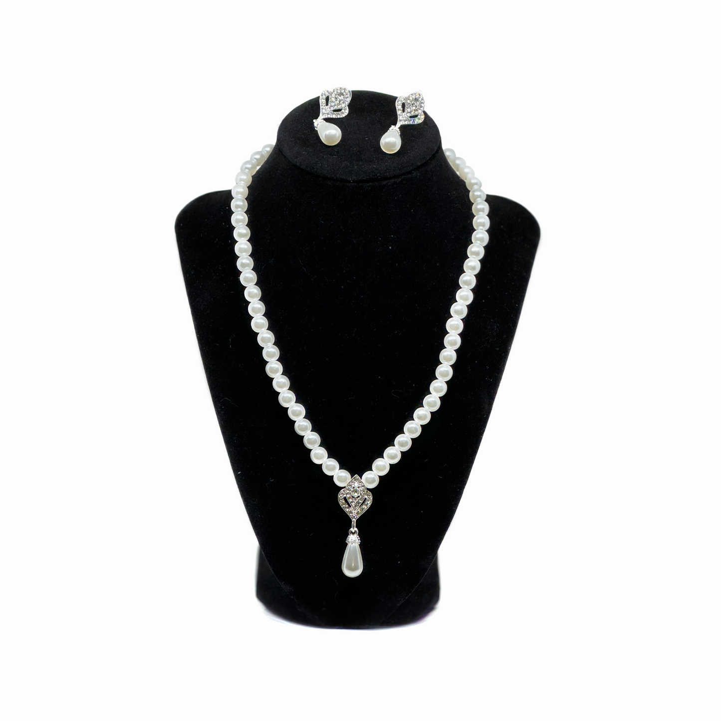 BEAUTIFUL SET PEARL NECKLACE AND EARRINGS